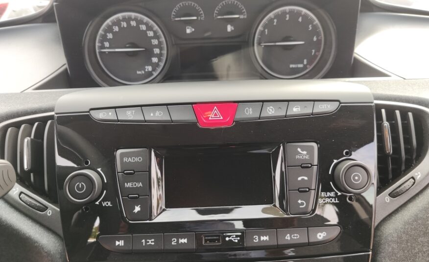 Lancia Ypsilon 1.0 Hybrid