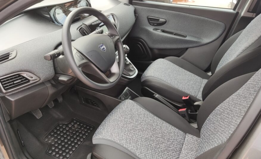 Lancia Ypsilon 1.0 Hybrid