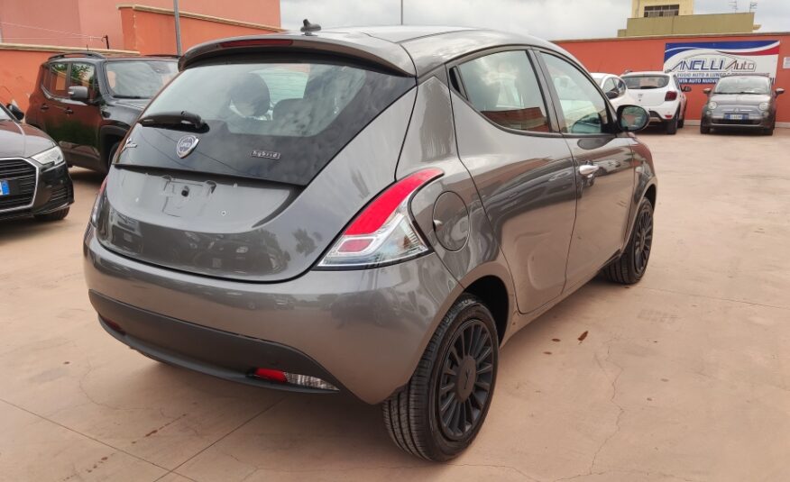 Lancia Ypsilon 1.0 Hybrid