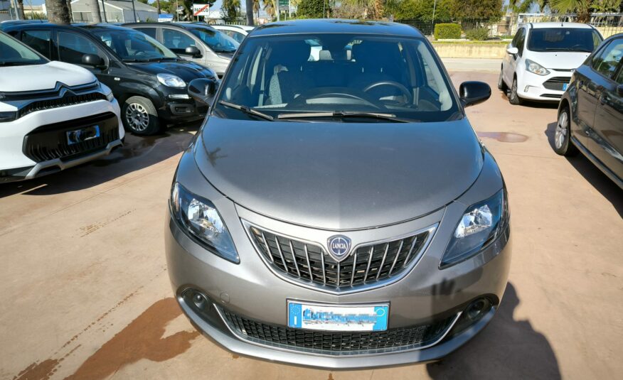 Lancia Ypsilon 1.0 FireFly 5 porte S&S Hybrid Ecochic Silver