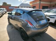 Lancia Ypsilon 1.0 FireFly 5 porte S&S Hybrid Ecochic Silver
