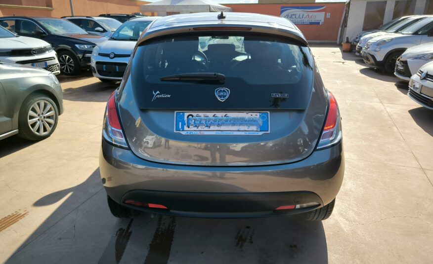 Lancia Ypsilon 1.0 FireFly 5 porte S&S Hybrid Ecochic Silver
