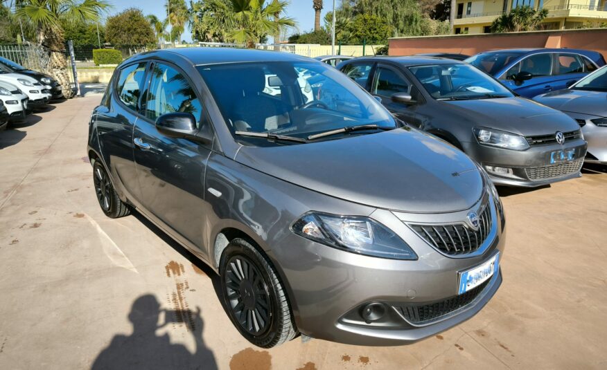 Lancia Ypsilon 1.0 FireFly 5 porte S&S Hybrid Ecochic Silver