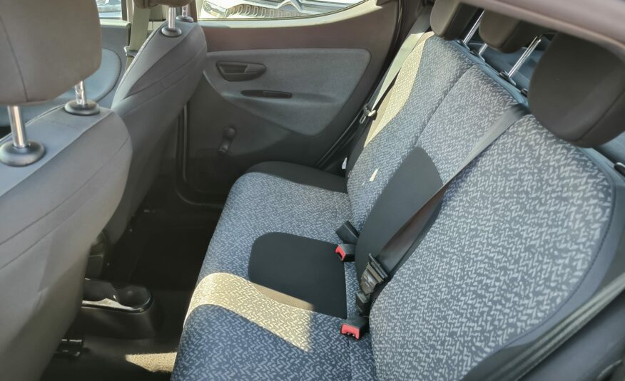 Lancia Ypsilon 1.0 FireFly 5 porte S&S Hybrid Ecochic Silver