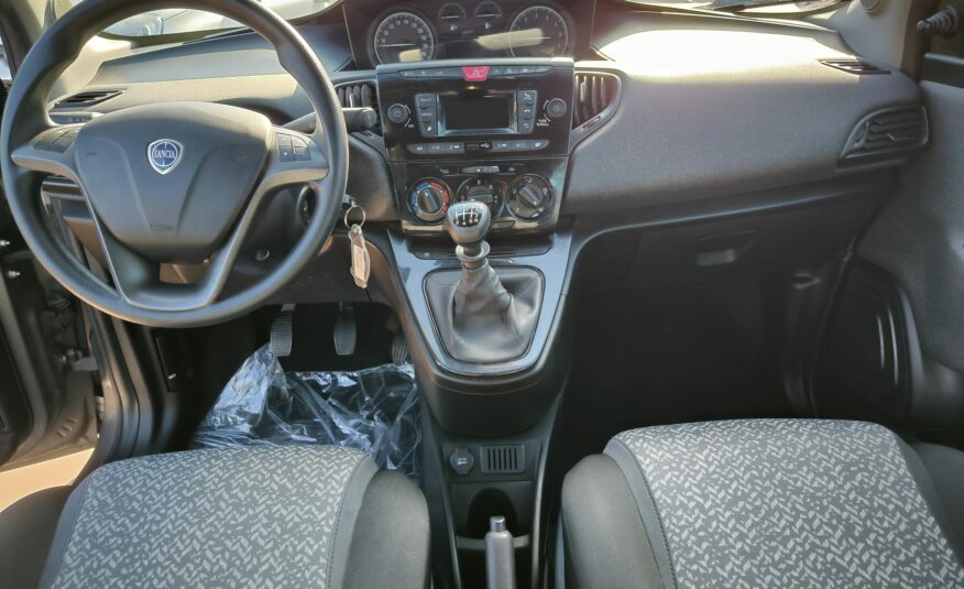 Lancia Ypsilon 1.0 FireFly 5 porte S&S Hybrid Ecochic Silver