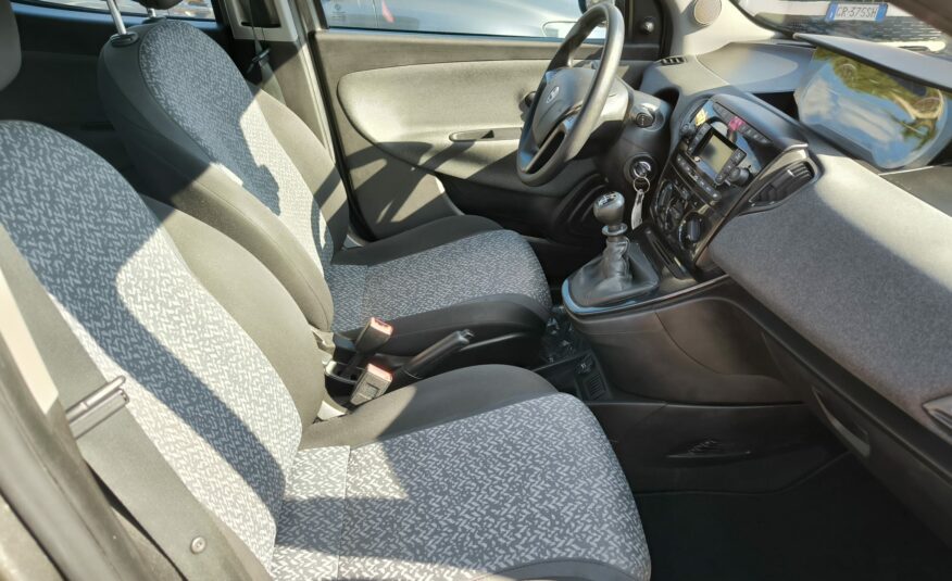 Lancia Ypsilon 1.0 FireFly 5 porte S&S Hybrid Ecochic Silver