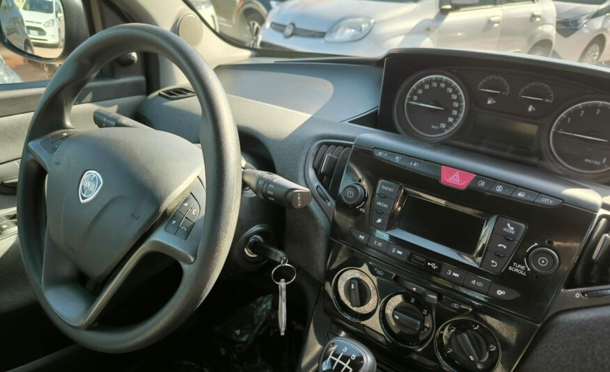 Lancia Ypsilon 1.0 FireFly 5 porte S&S Hybrid Ecochic Silver