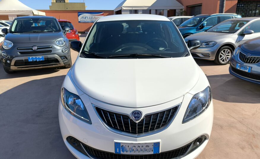 Lancia Ypsilon 1.0 FireFly 5 porte S&S Hybrid Ecochic Silver