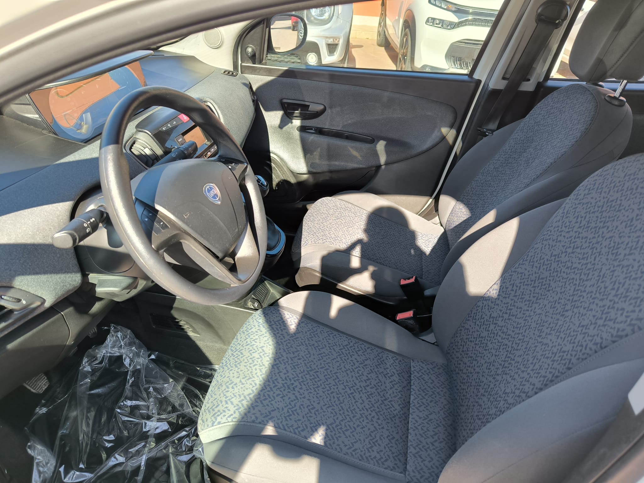 Lancia Ypsilon 1.0 FireFly 5 porte S&S Hybrid Ecochic Silver