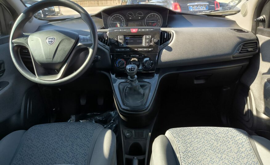 Lancia Ypsilon 1.0 FireFly 5 porte S&S Hybrid Ecochic Silver