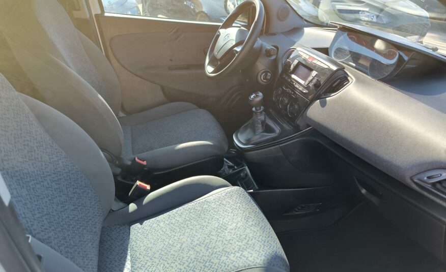 Lancia Ypsilon 1.0 FireFly 5 porte S&S Hybrid Ecochic Silver