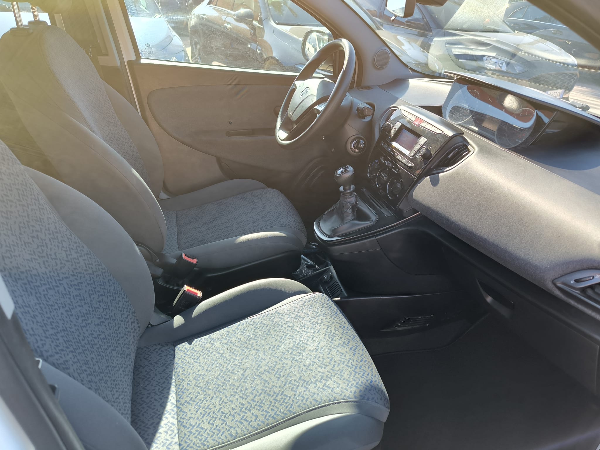 Lancia Ypsilon 1.0 FireFly 5 porte S&S Hybrid Ecochic Silver