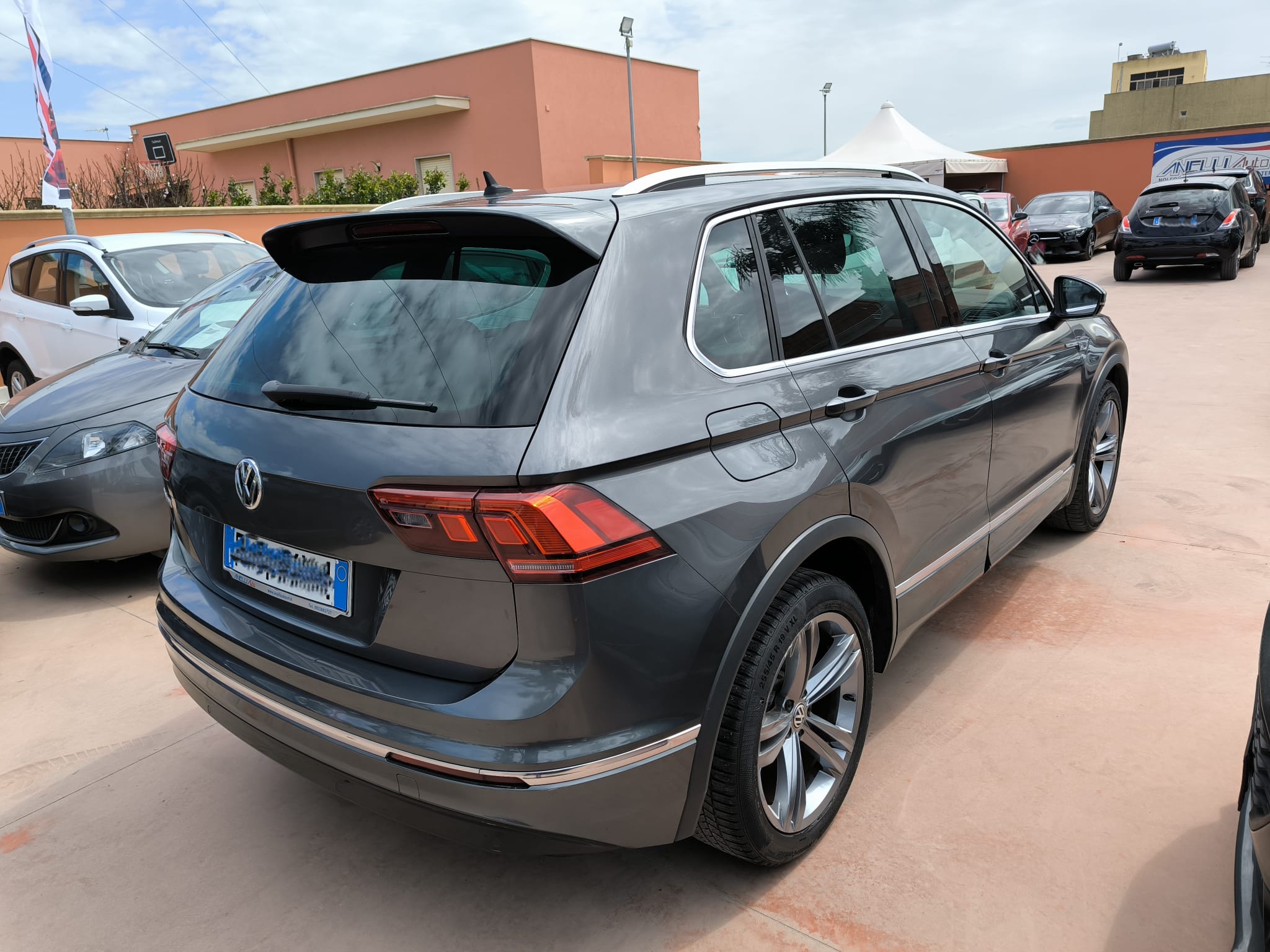 Volkswagen Tiguan 2.0 TDI SCR DSG Sport R-Line