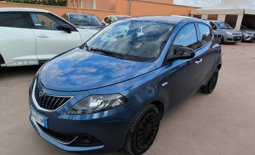 Lancia Ypsilon 1.0 FireFly 5 porte S&S Hybrid Ecochic Silver