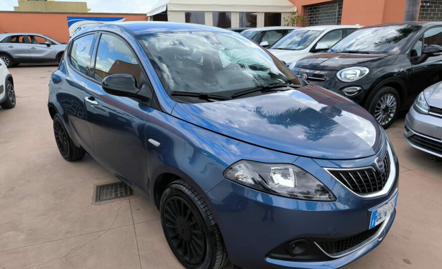 Lancia Ypsilon 1.0 FireFly 5 porte S&S Hybrid Ecochic Silver