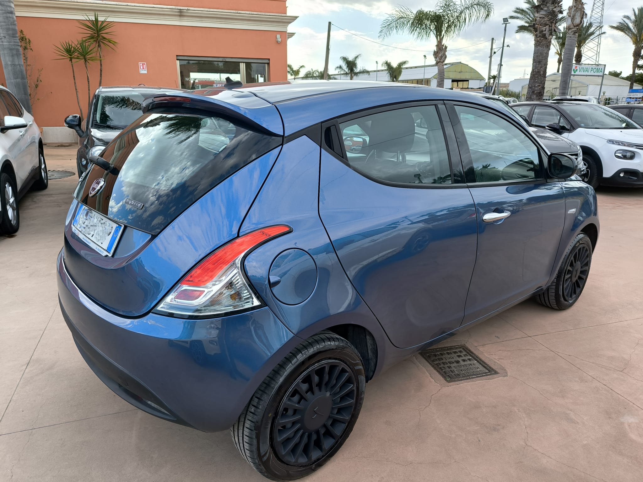 Lancia Ypsilon 1.0 FireFly 5 porte S&S Hybrid Ecochic Silver