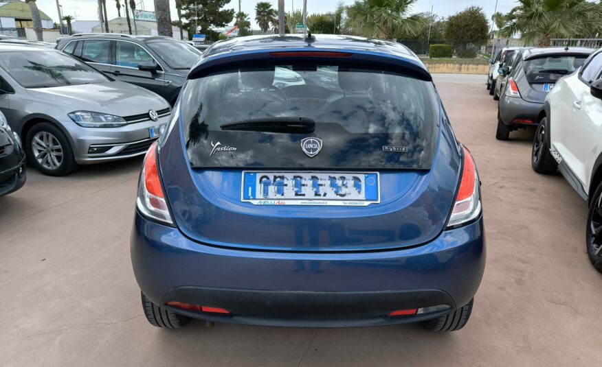 Lancia Ypsilon 1.0 FireFly 5 porte S&S Hybrid Ecochic Silver