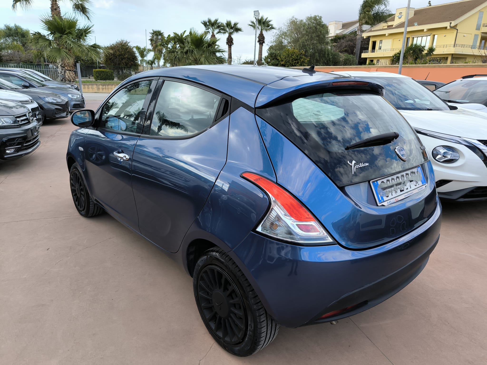 Lancia Ypsilon 1.0 FireFly 5 porte S&S Hybrid Ecochic Silver