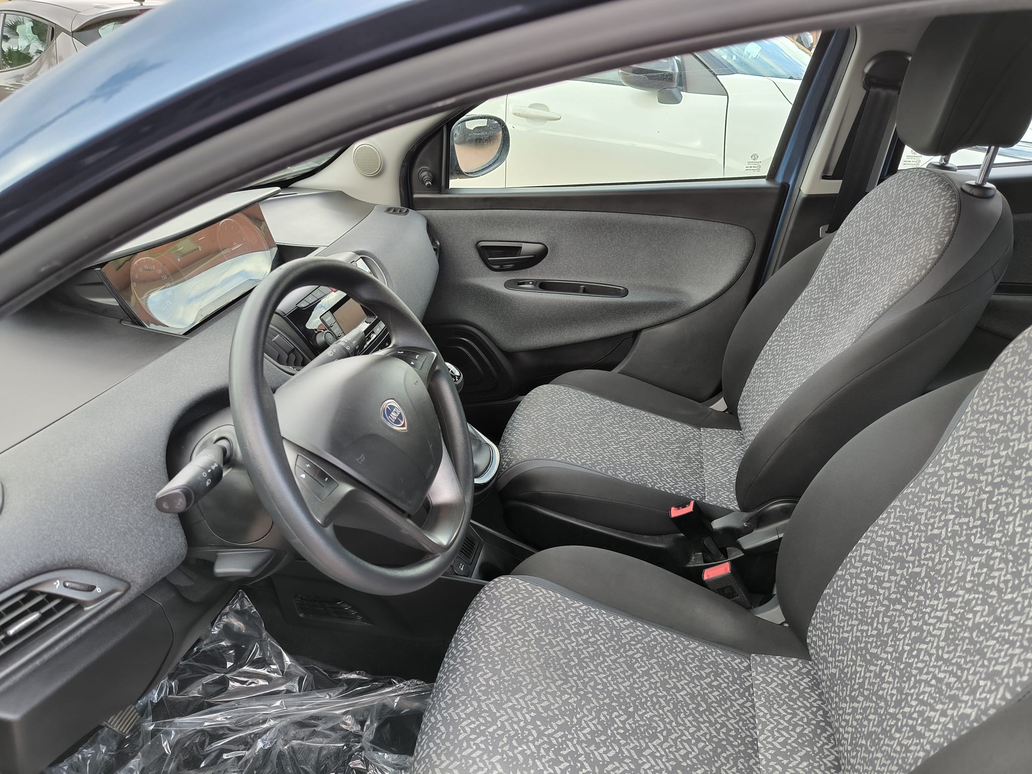 Lancia Ypsilon 1.0 FireFly 5 porte S&S Hybrid Ecochic Silver