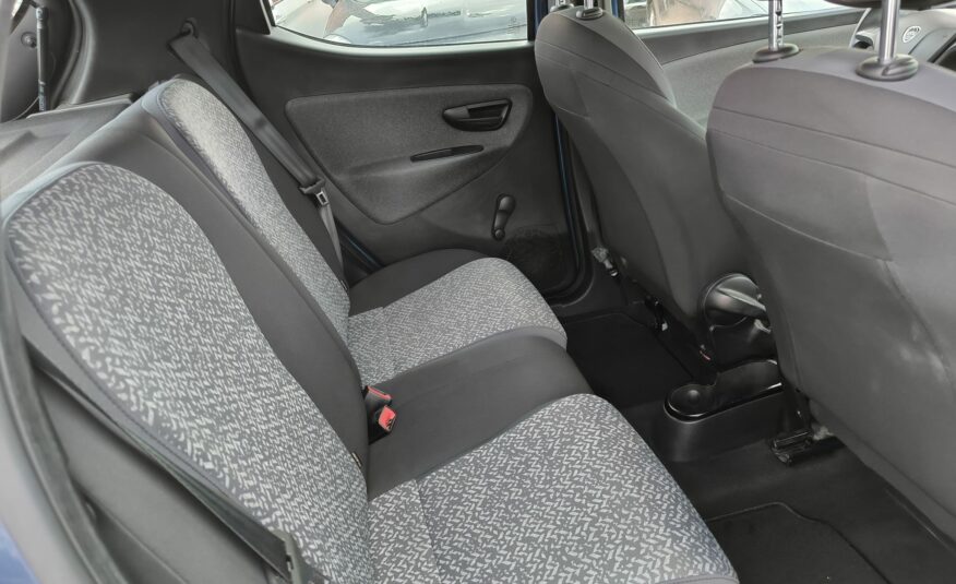 Lancia Ypsilon 1.0 FireFly 5 porte S&S Hybrid Ecochic Silver