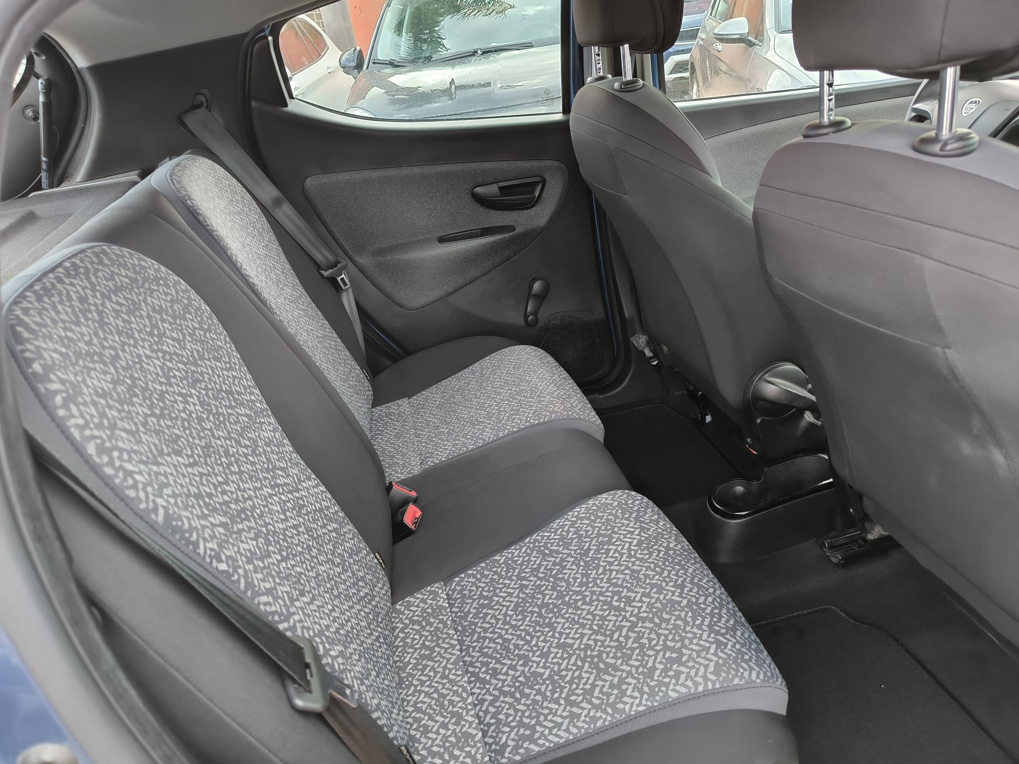 Lancia Ypsilon 1.0 FireFly 5 porte S&S Hybrid Ecochic Silver