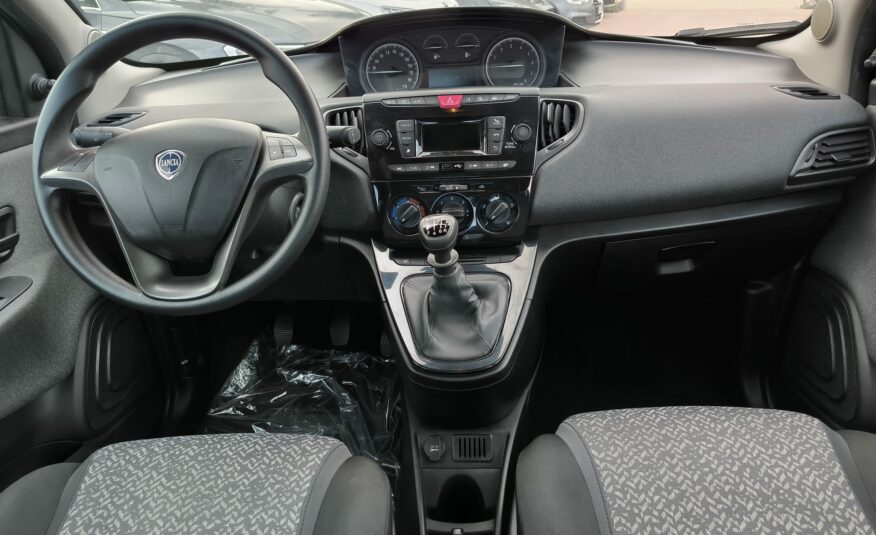 Lancia Ypsilon 1.0 FireFly 5 porte S&S Hybrid Ecochic Silver