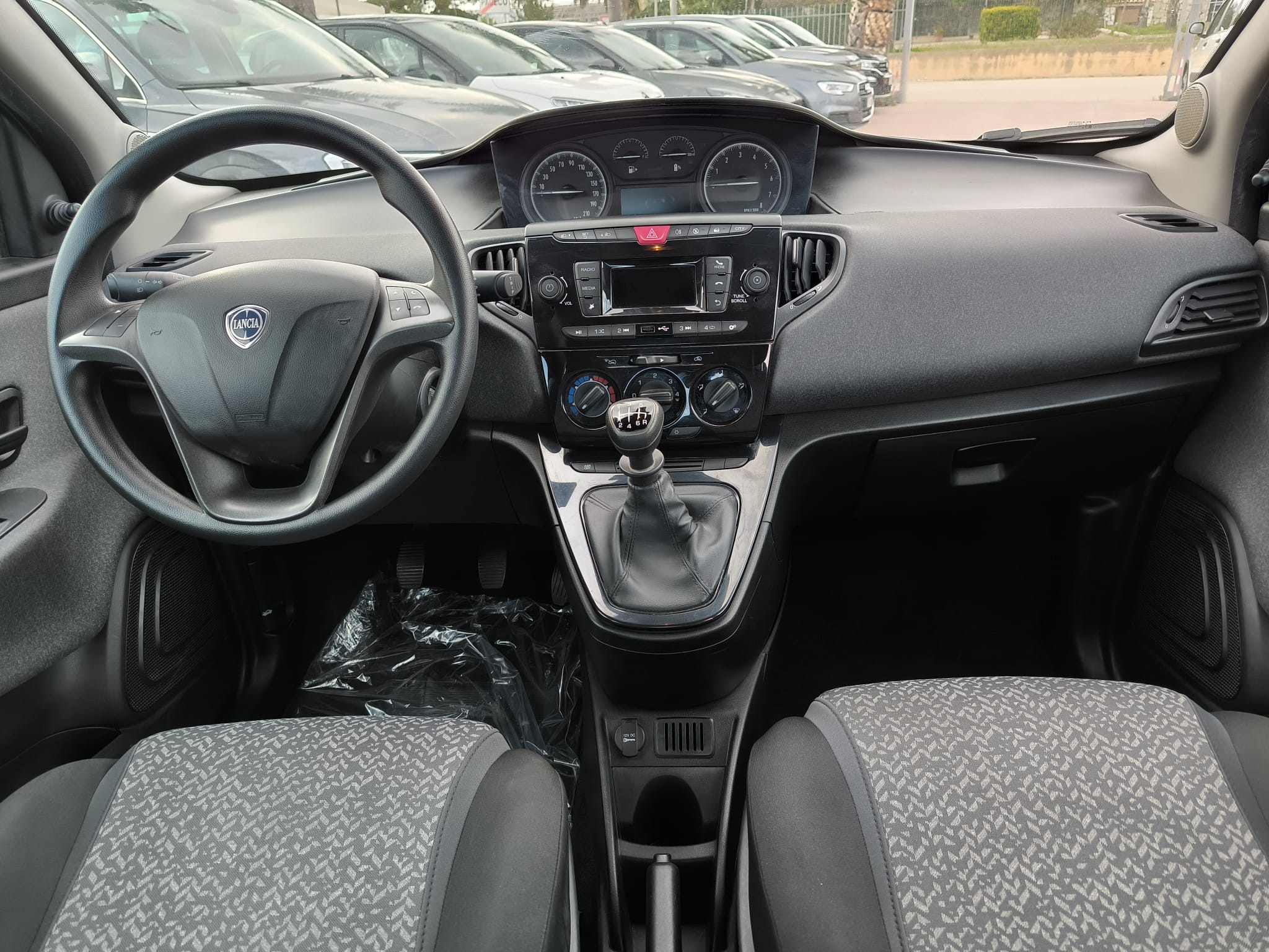 Lancia Ypsilon 1.0 FireFly 5 porte S&S Hybrid Ecochic Silver