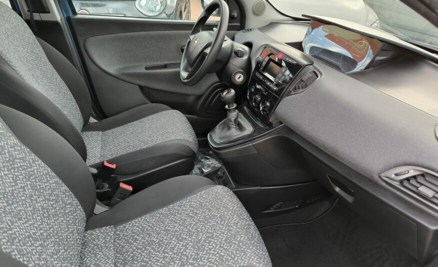 Lancia Ypsilon 1.0 FireFly 5 porte S&S Hybrid Ecochic Silver