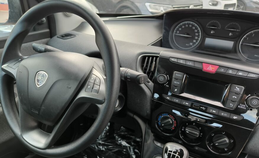 Lancia Ypsilon 1.0 FireFly 5 porte S&S Hybrid Ecochic Silver