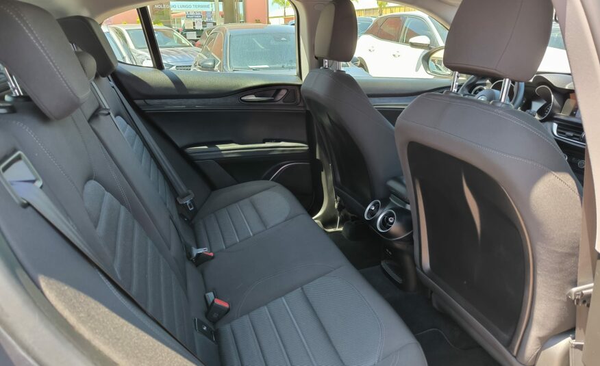 Alfa Romeo Stelvio 2.2 Turbodiesel 160 CV AT8 RWD Business