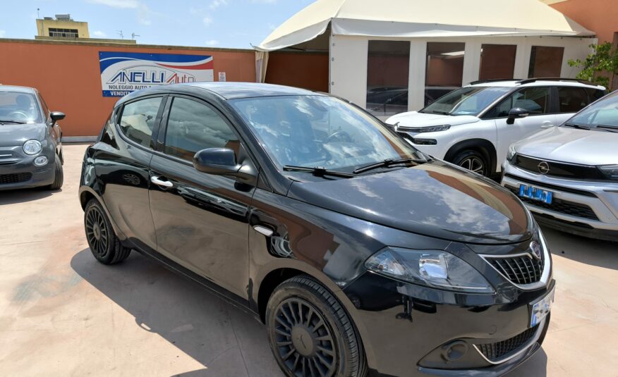 Lancia Ypsilon 1.0 FireFly 5 porte S&S Hybrid Ecochic Silver