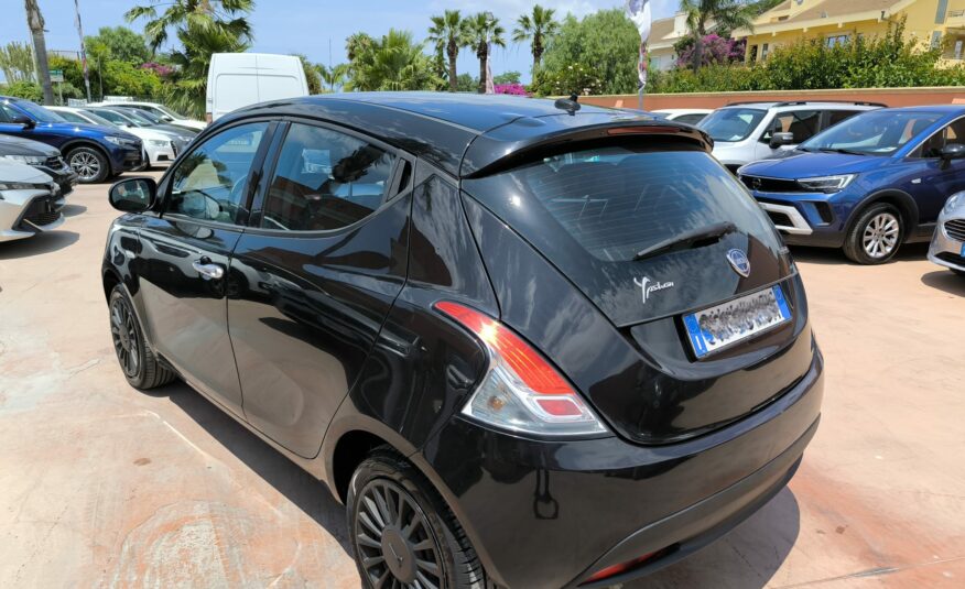 Lancia Ypsilon 1.0 FireFly 5 porte S&S Hybrid Ecochic Silver