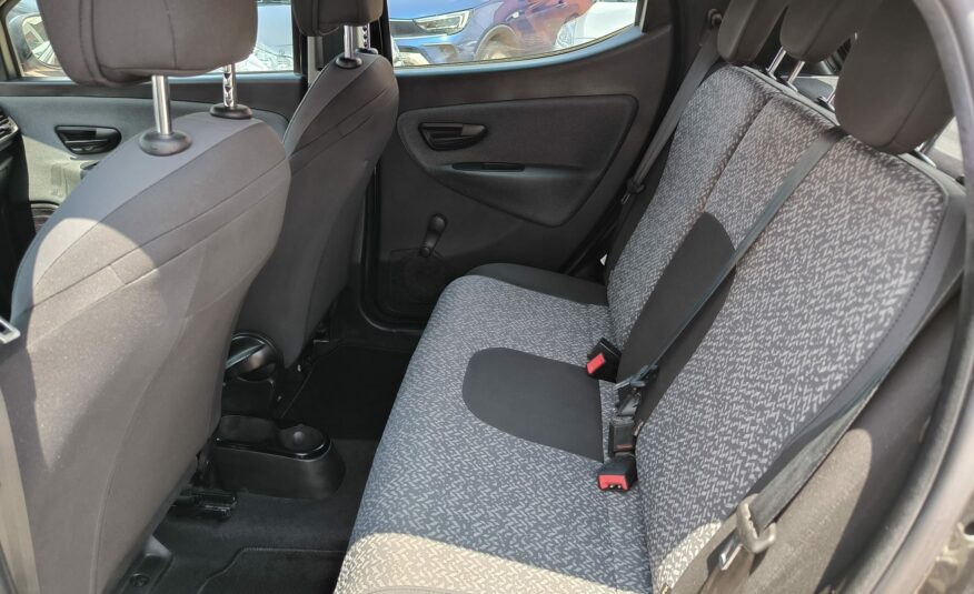 Lancia Ypsilon 1.0 FireFly 5 porte S&S Hybrid Ecochic Silver