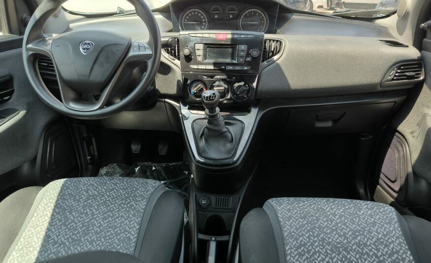 Lancia Ypsilon 1.0 FireFly 5 porte S&S Hybrid Ecochic Silver