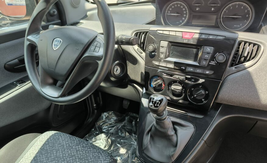 Lancia Ypsilon 1.0 FireFly 5 porte S&S Hybrid Ecochic Silver