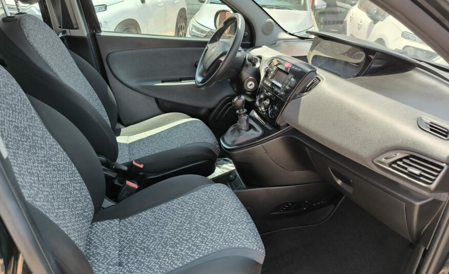 Lancia Ypsilon 1.0 FireFly 5 porte S&S Hybrid Ecochic Silver