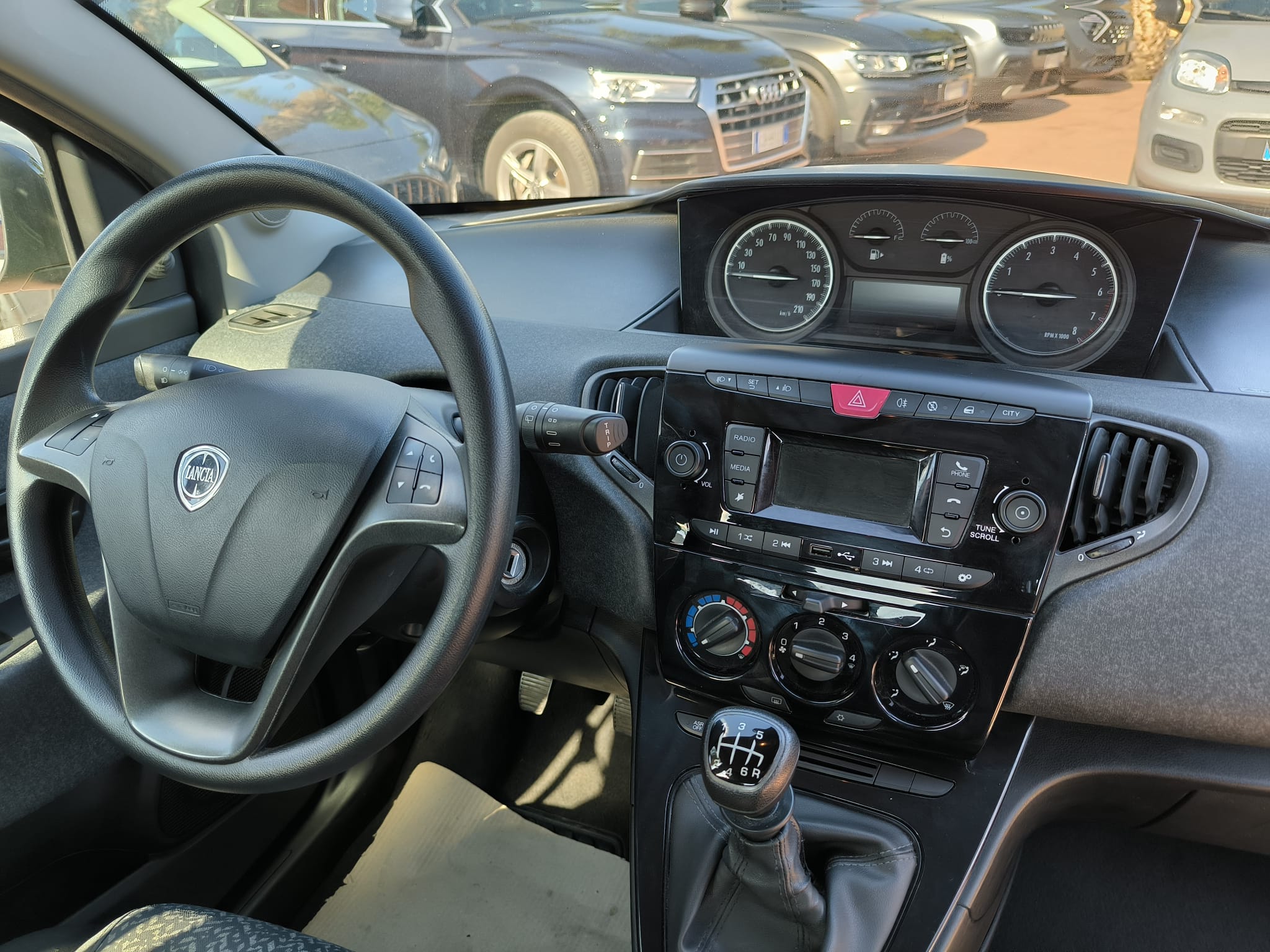 Lancia Ypsilon 1.0 FireFly 5 porte S&S Hybrid Ecochic Silver