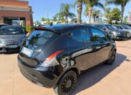 Lancia Ypsilon 1.0 FireFly 5 porte S&S Hybrid Ecochic Silver