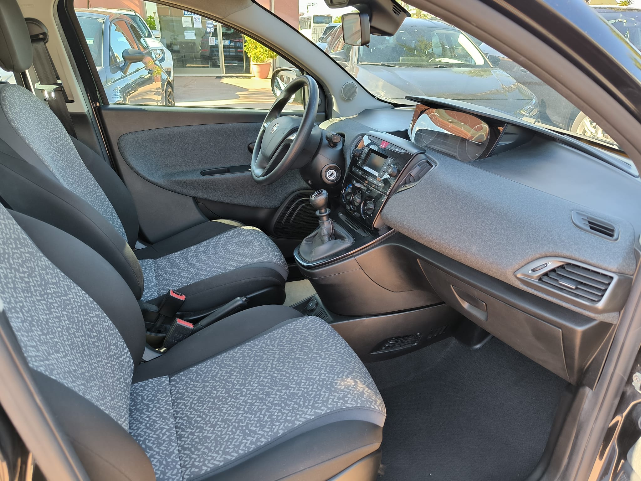 Lancia Ypsilon 1.0 FireFly 5 porte S&S Hybrid Ecochic Silver