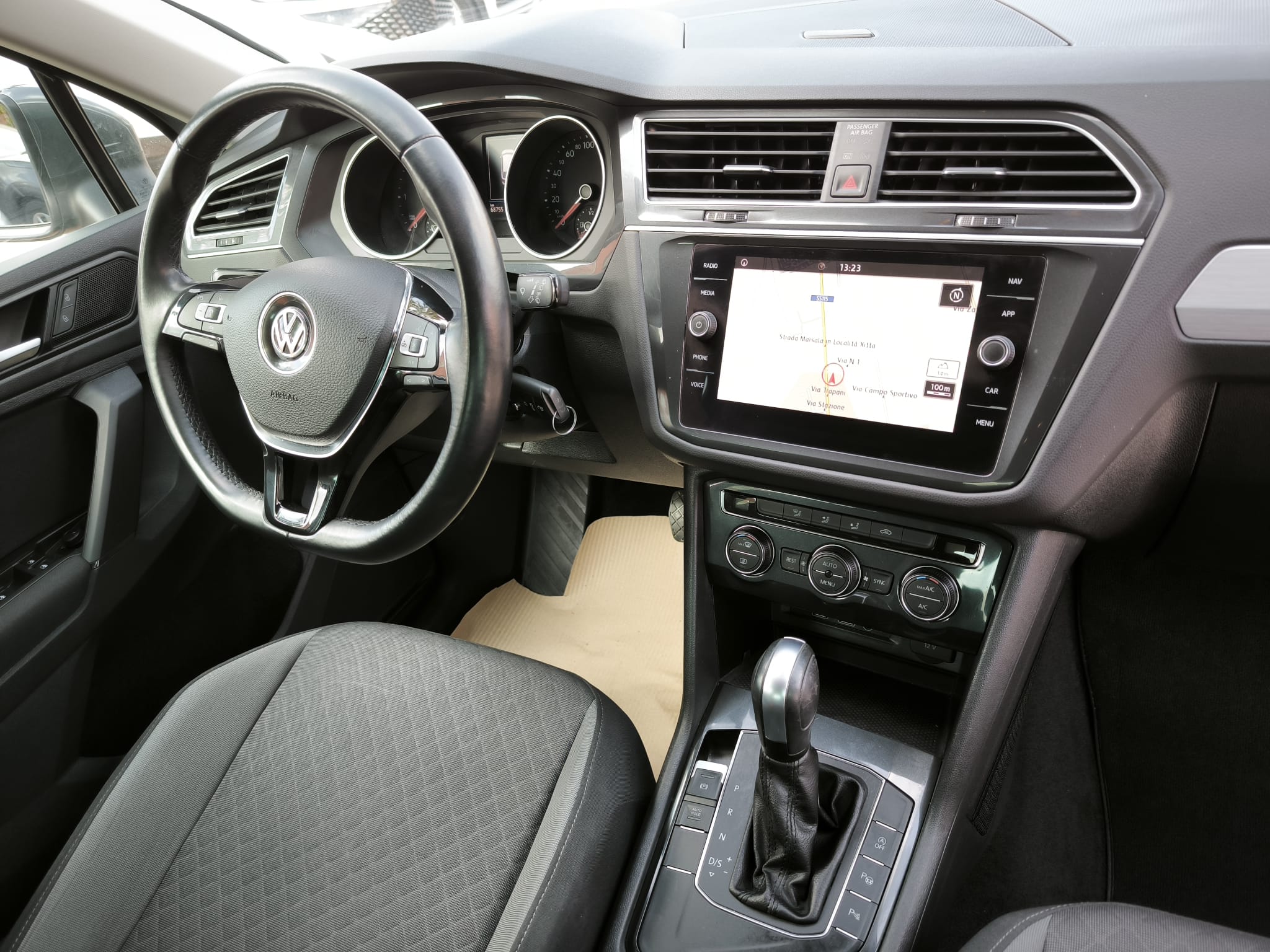 Volkswagen Tiguan 2.0 TDI SCR DSG Business BlueMotion Technology