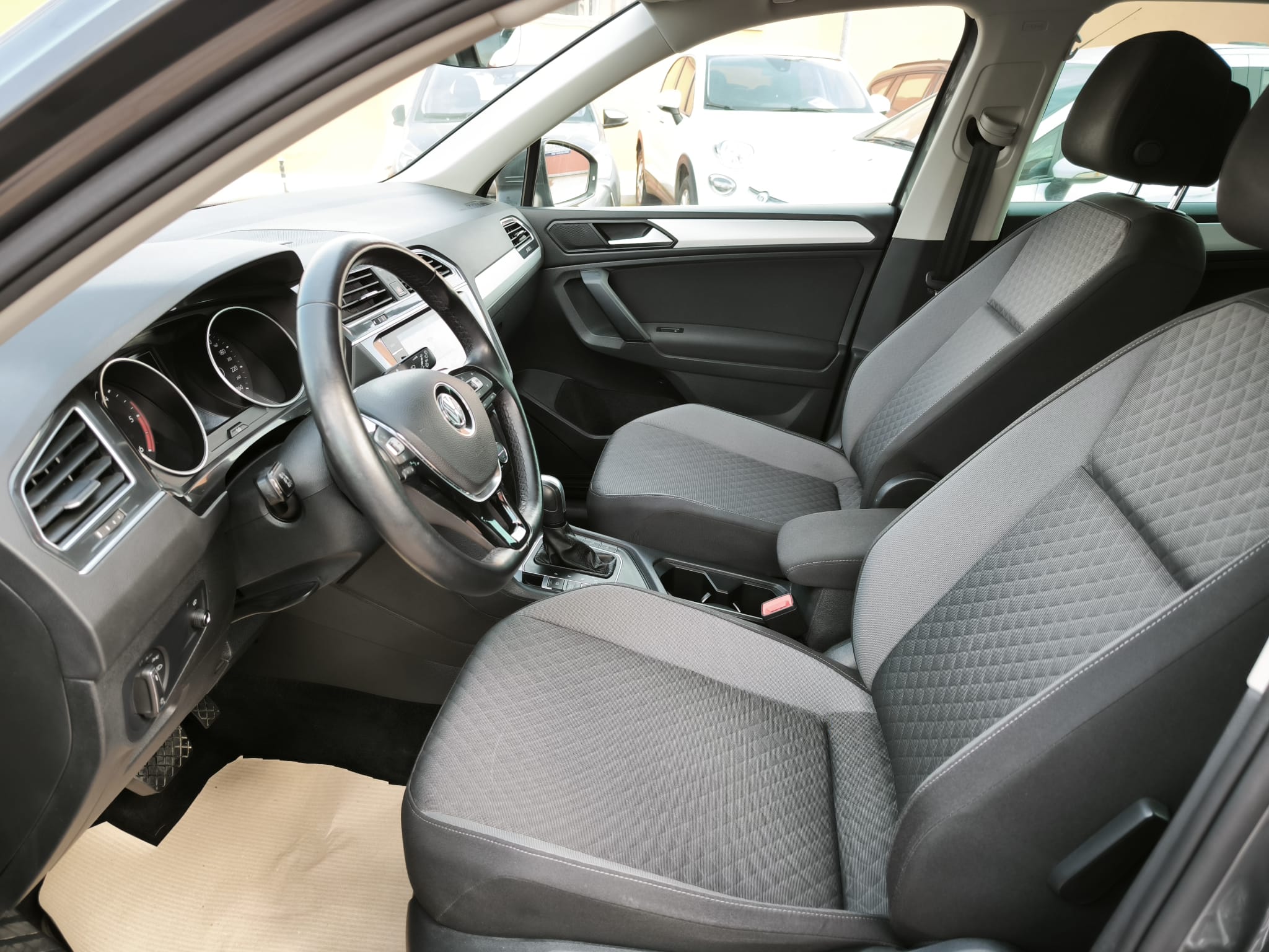 Volkswagen Tiguan 2.0 TDI SCR DSG Business BlueMotion Technology