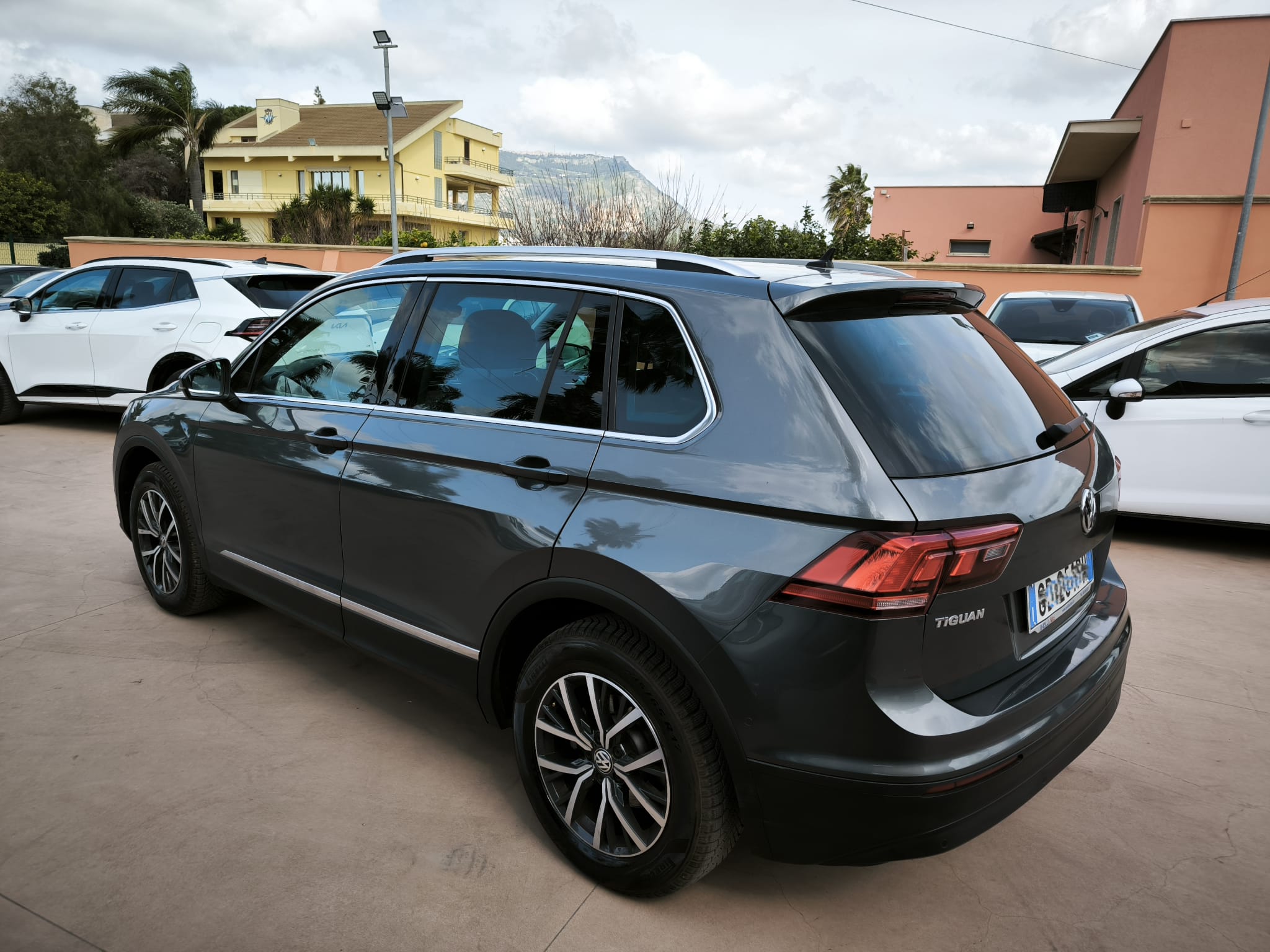 Volkswagen Tiguan 2.0 TDI SCR DSG Business BlueMotion Technology