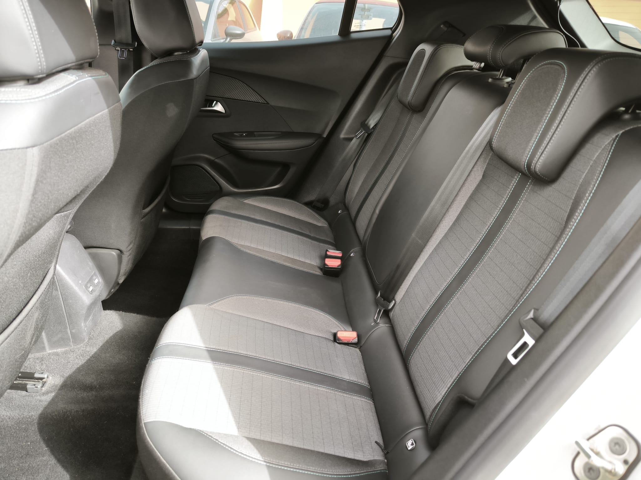 Peugeot 2008 PureTech 100 S&S Allure Pack