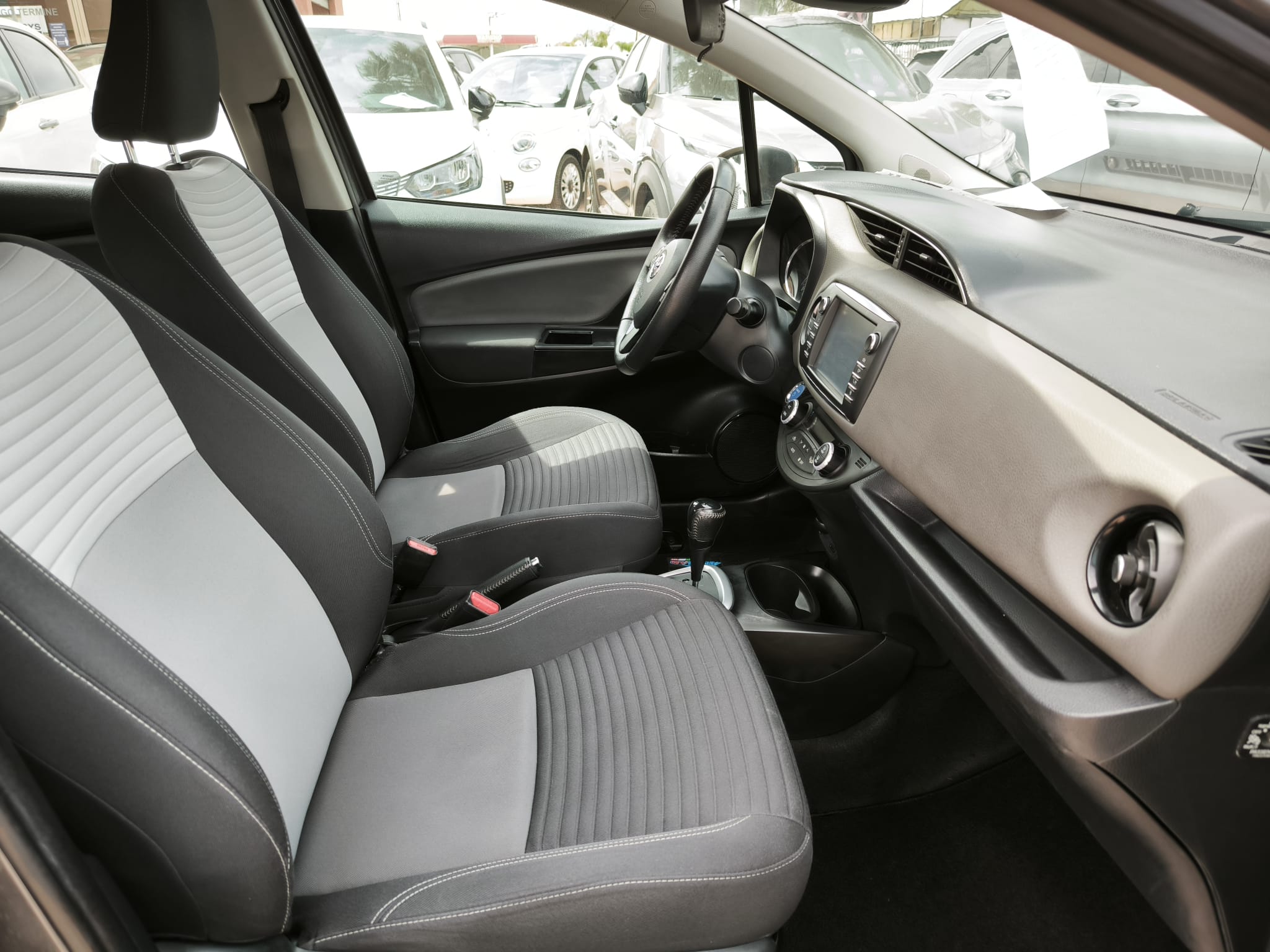 Toyota Yaris 1.5 Hybrid 5 porte Business