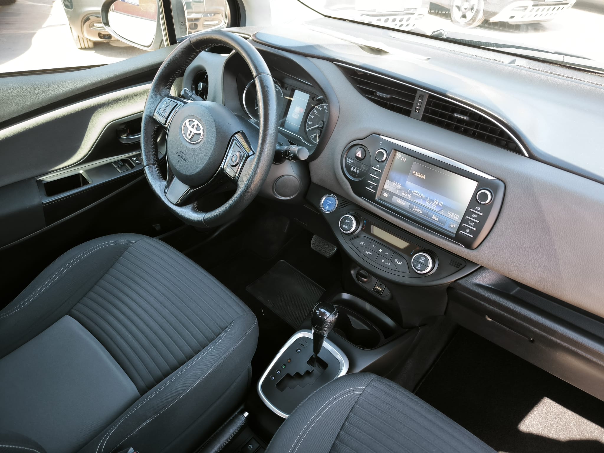 Toyota Yaris 1.5 Hybrid 5 porte Business