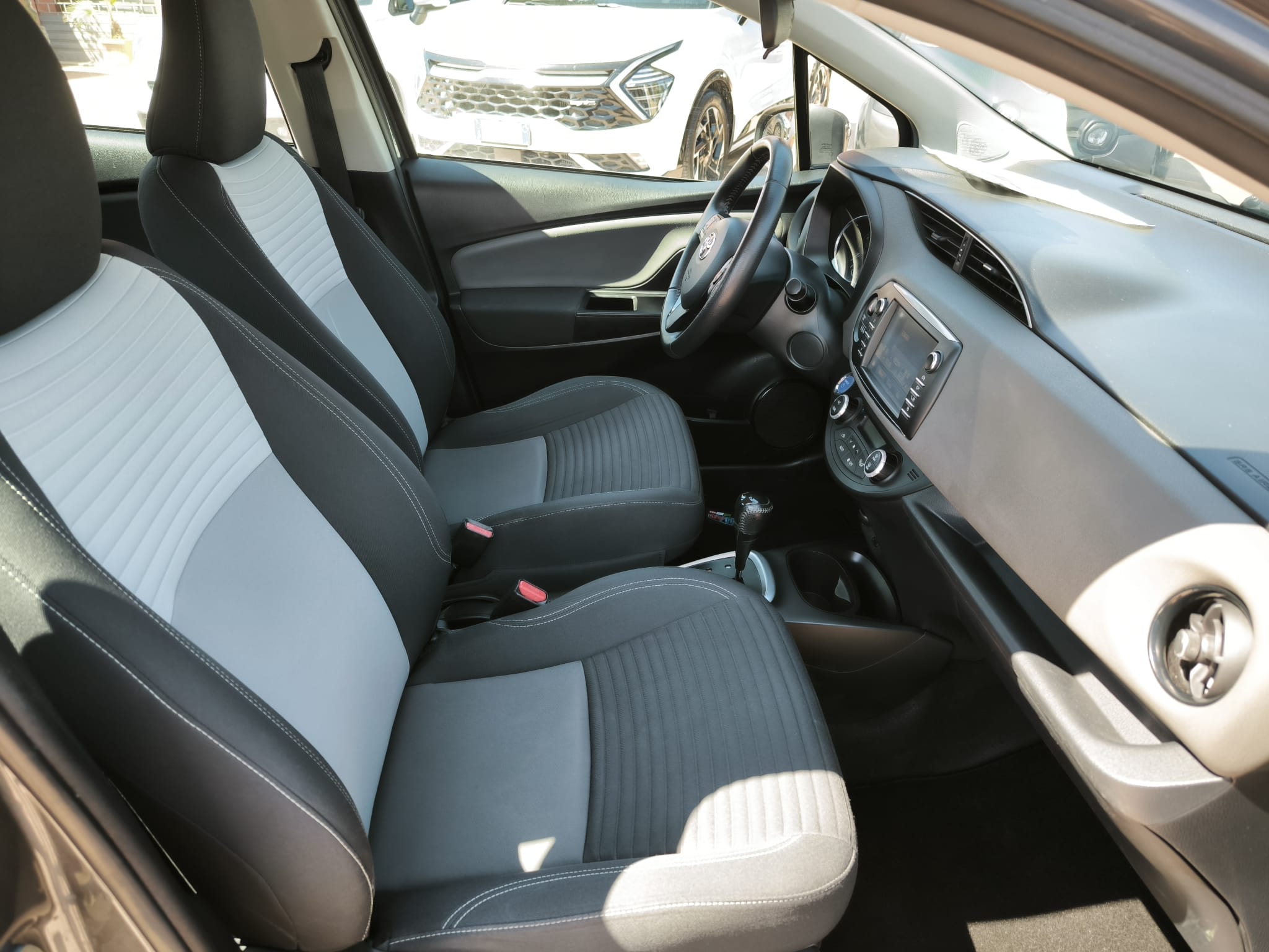 Toyota Yaris 1.5 Hybrid 5 porte Business