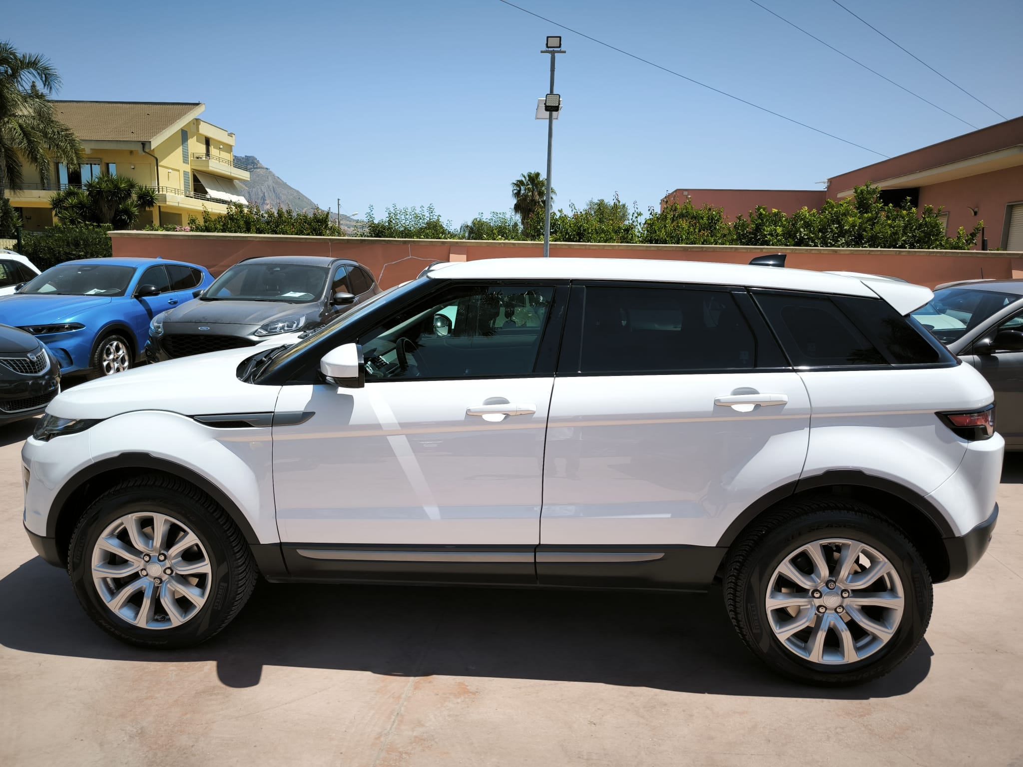 Land Rover Range Evoque 2.0 TD4 150 CV 5p. Pure