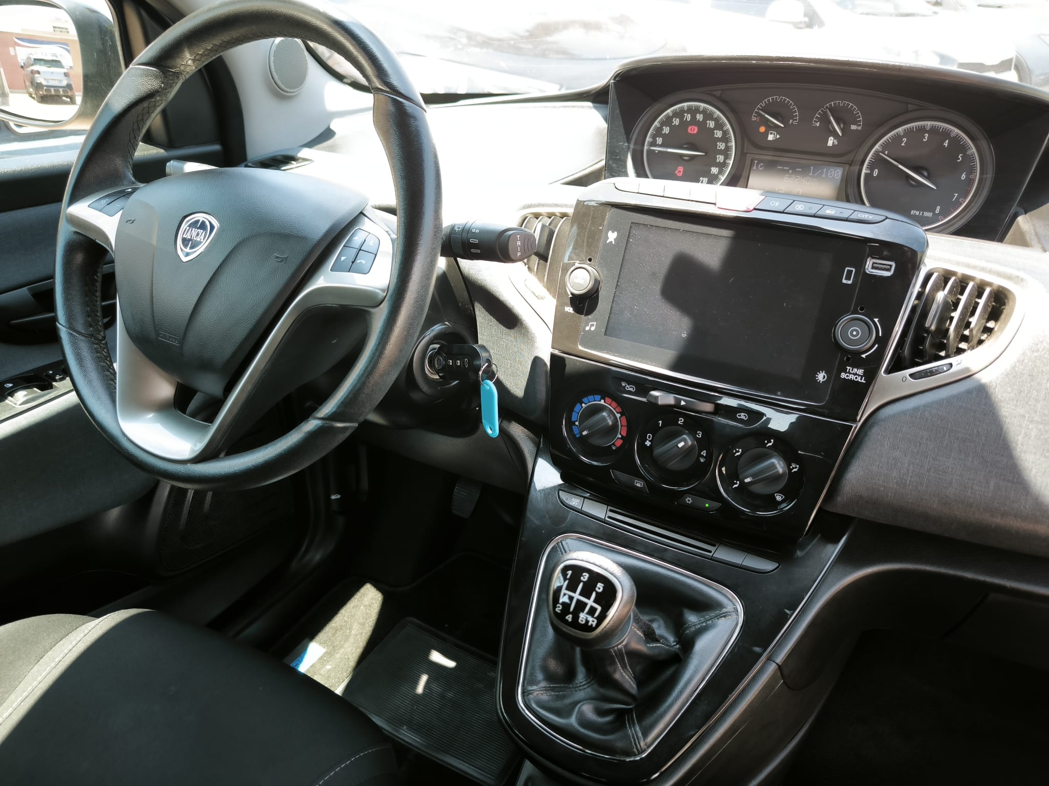 Lancia Ypsilon 1.0 FireFly 5 porte S&S Hybrid Gold